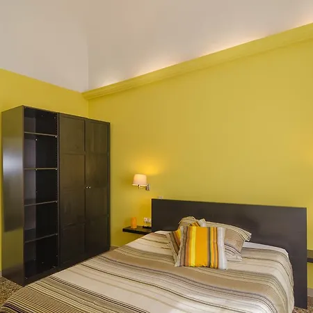 4 Bed & Breakfast 3*